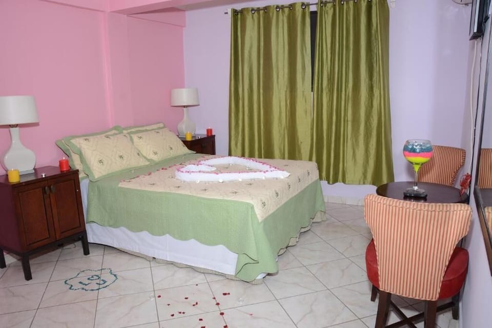 Premium bedding, desk, iron/ironing board, cribs/infant beds