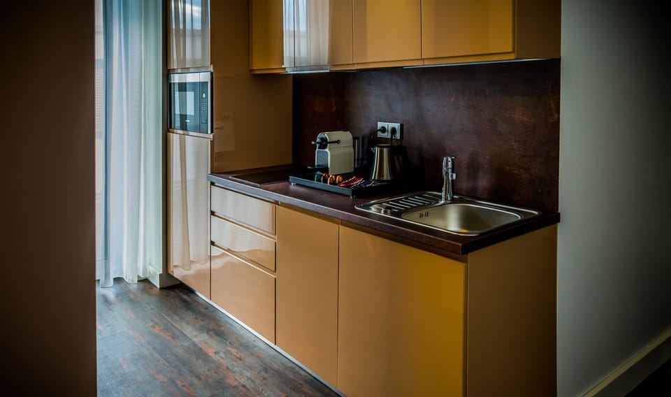 Deluxe Room, Balcony | Private kitchen | Mini-fridge, microwave, espresso maker, coffee/tea maker