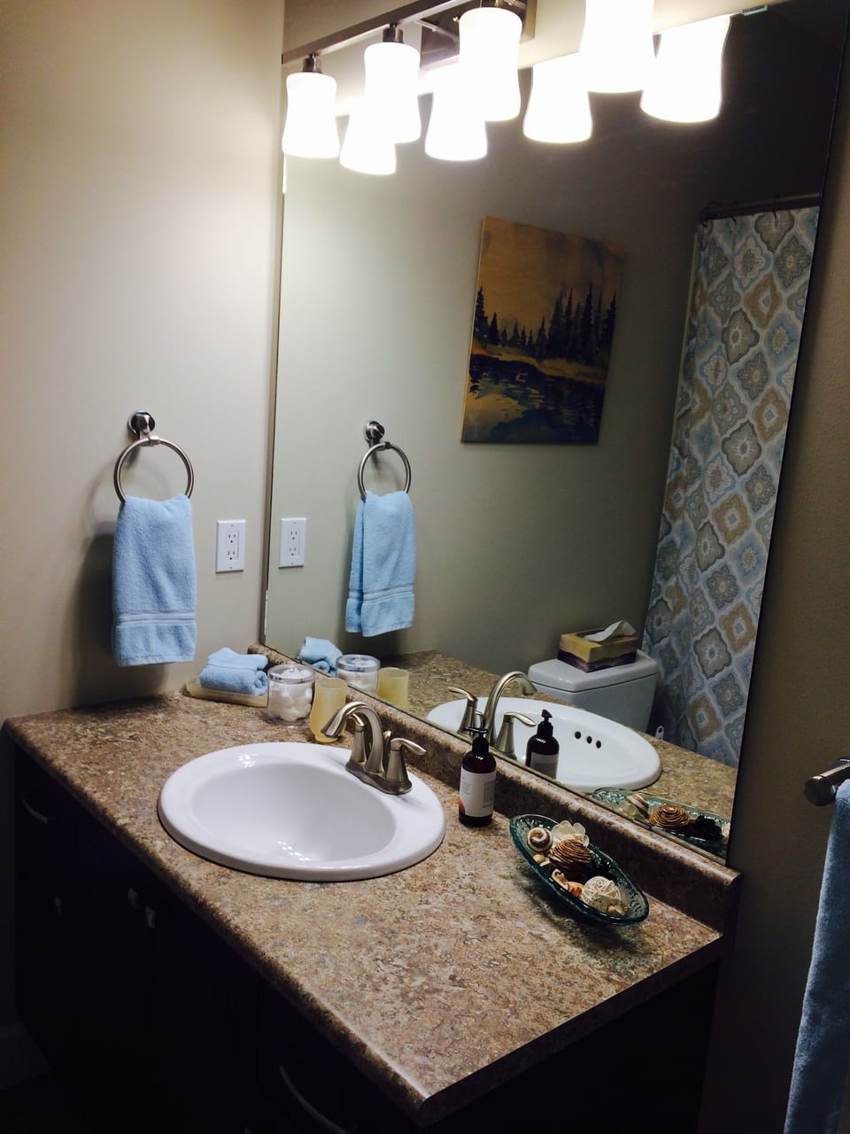 Comfort Suite, 1 Queen Bed, Mountain View, Garden Area | Bathroom sink