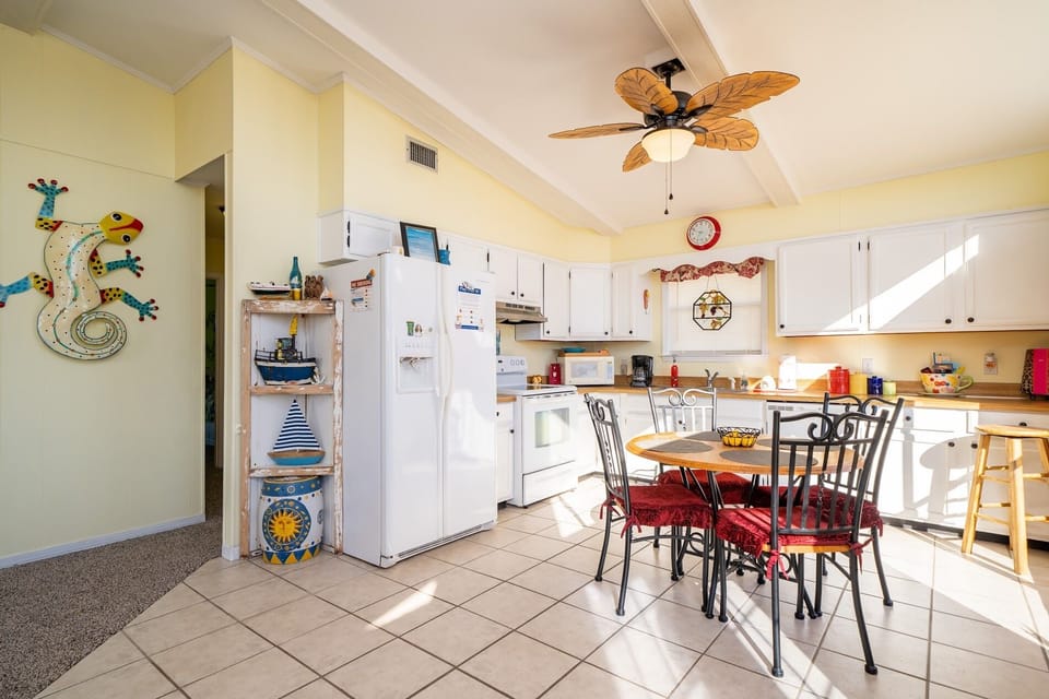 Kitchen- hallway to bedrooms