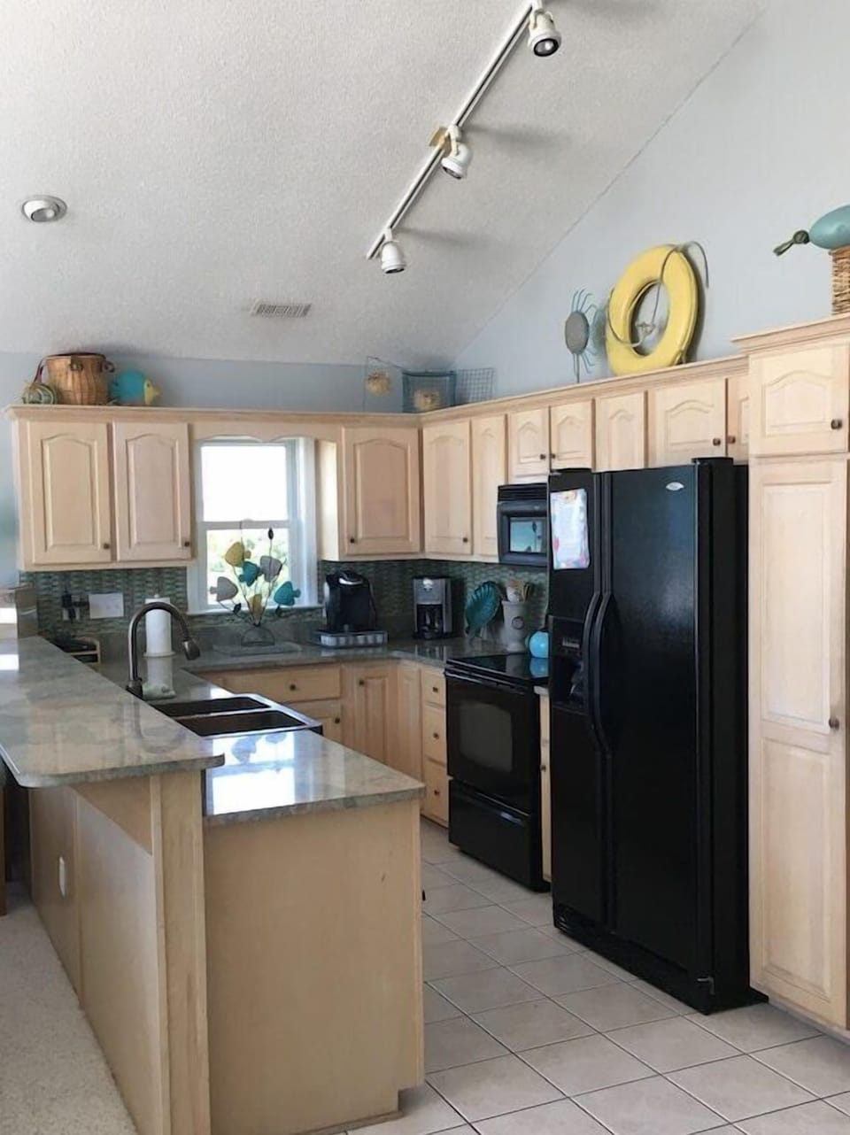 Fully Equipped Kitchen- Apron Copper Sink & Granite Counters