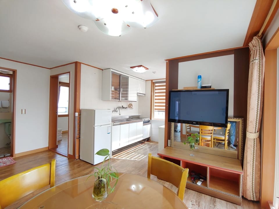 Double + 2 Single Beds (approx. 62 sqm) | Laptop workspace, free WiFi