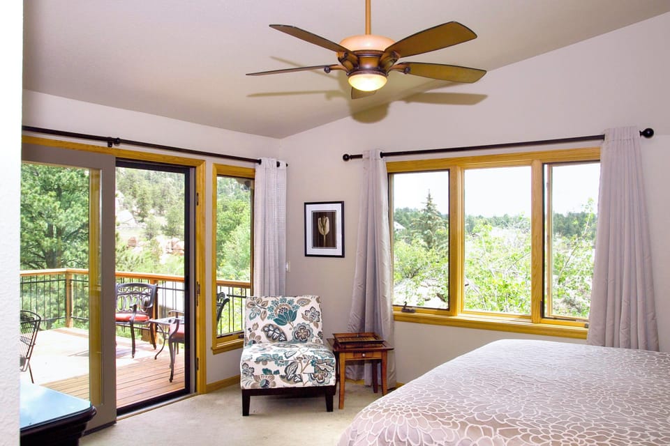 Bedroom 1- King suite with soaking tub.jpg