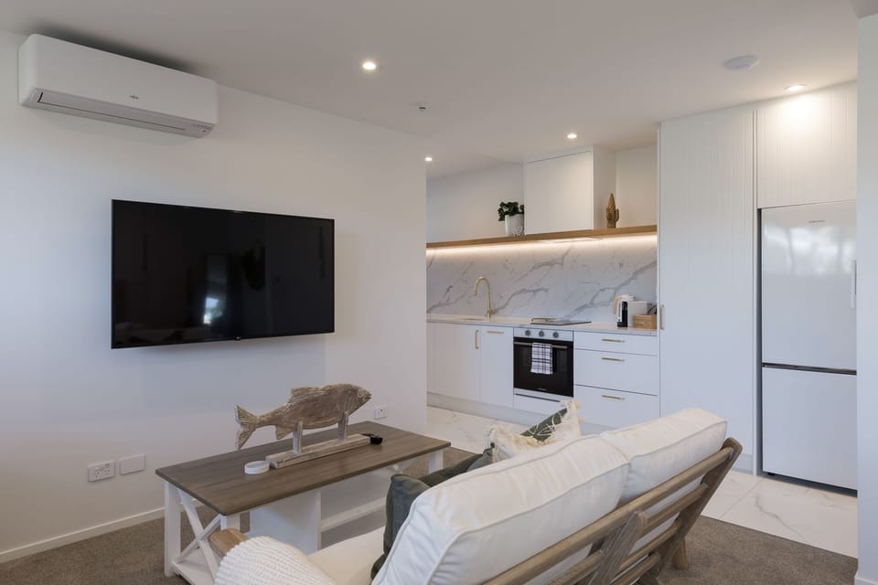 Luxury Studio, Sea View | Living area | 60-inch Smart TV with digital channels, TV, Netflix