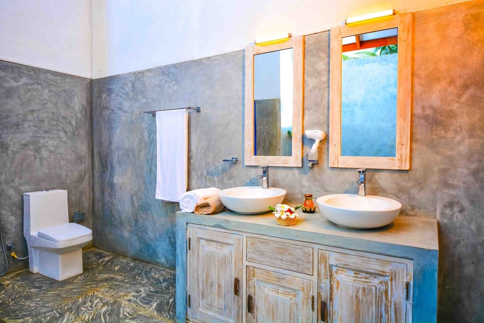 Luxury Villa KOHOMBA | Bathroom | Shower, free toiletries, bidet, towels