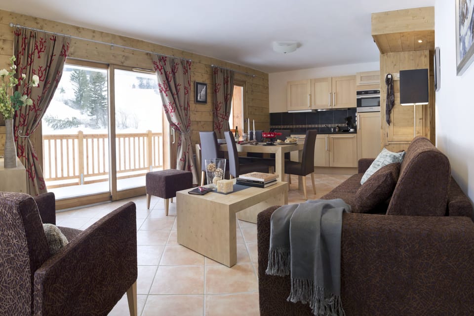 Apartment, 2 Bedrooms | Private kitchen | Fridge, microwave, oven, stovetop