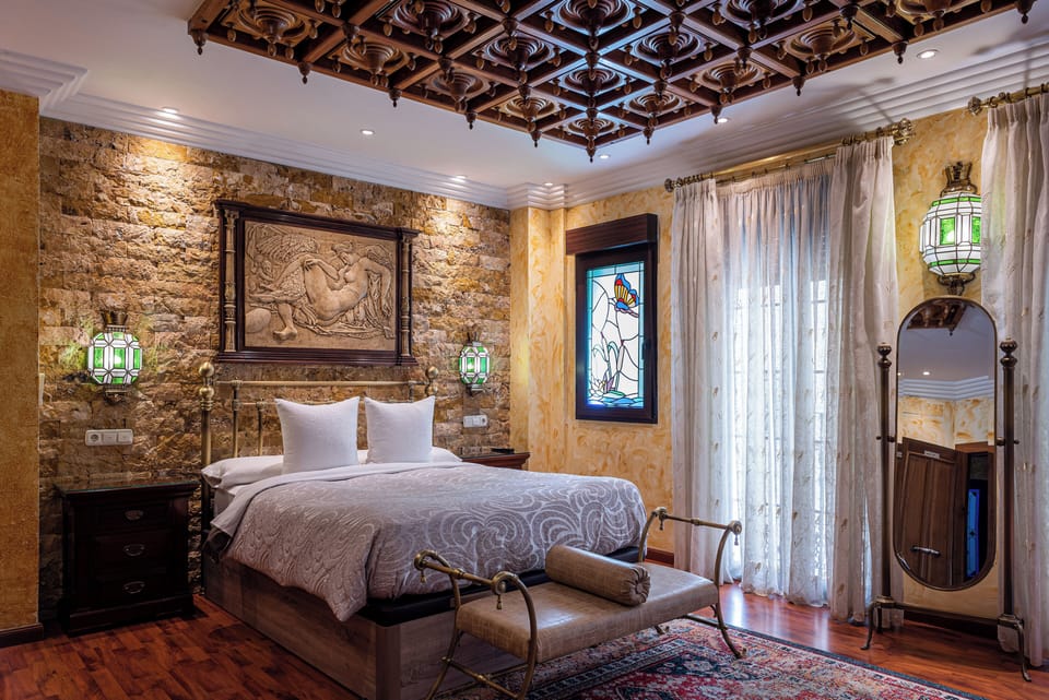 Theme Room | 1 bedroom, Egyptian cotton sheets, premium bedding, down comforters