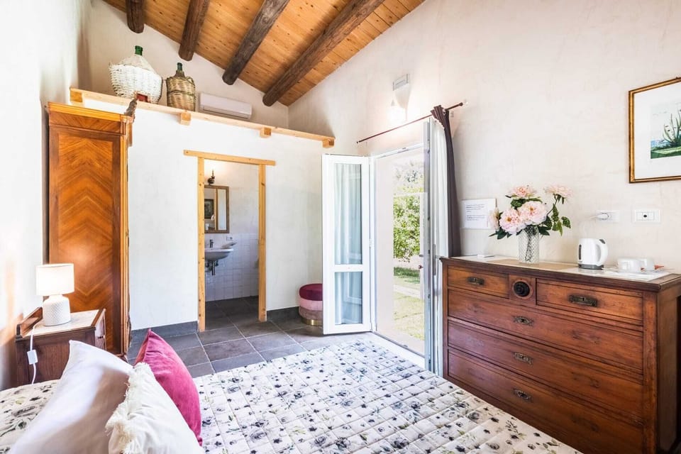 Superior Room, 1 Bedroom, Garden View | Minibar, in-room safe, individually decorated, individually furnished