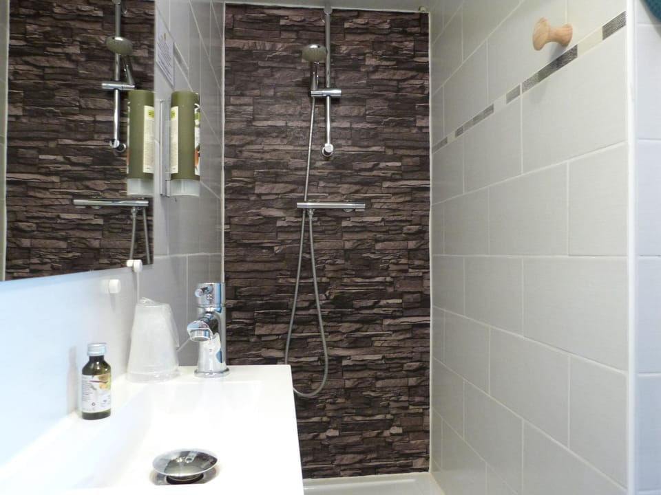 Standard Double Room, 1 Double Bed, Balcony, Garden View | Bathroom | Shower, towels
