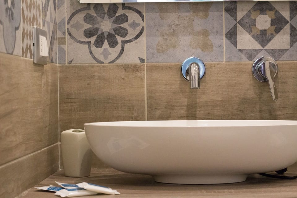 Bathroom sink