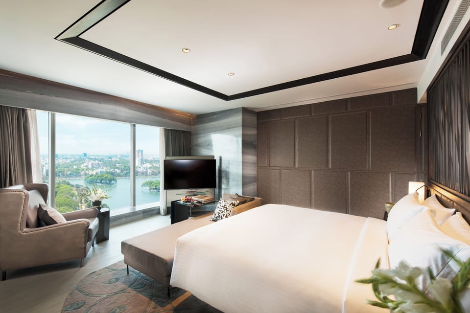 King One Bedroom Presidential Suite | Hypo-allergenic bedding, minibar, in-room safe, desk