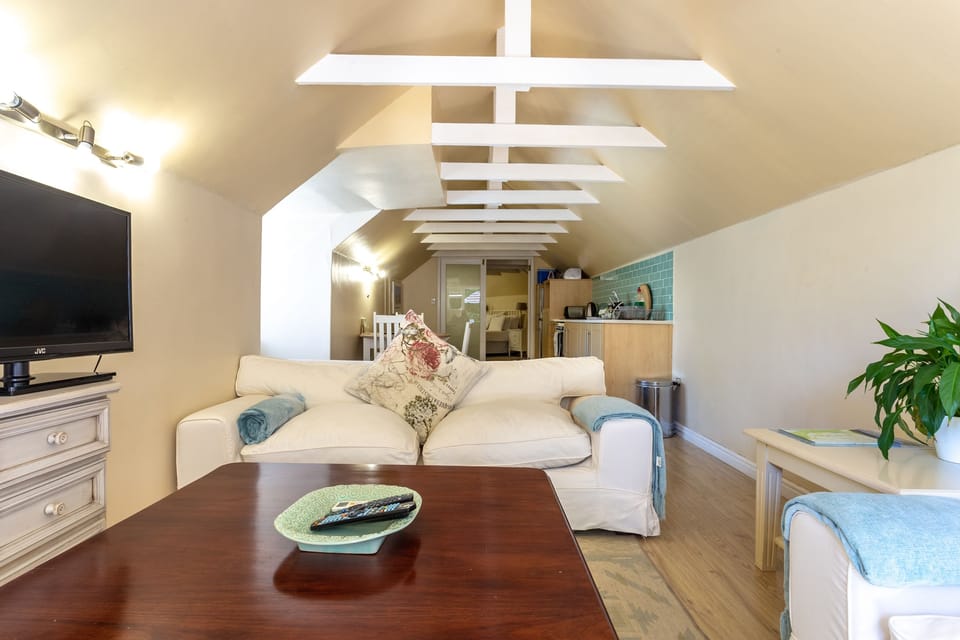 Loft Apartment | Premium bedding, desk, iron/ironing board (on request), cribs (free)