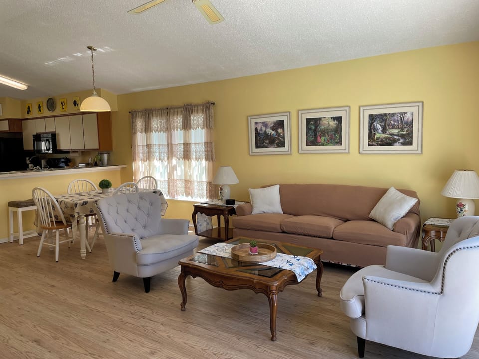 Livingroom dinning room view