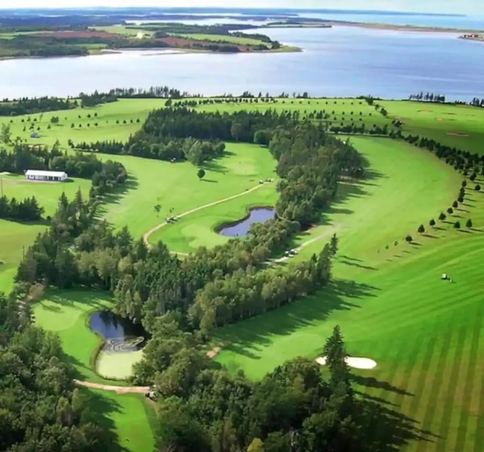 Beautiful Stanhope 18 hole golf course (1 km away)
