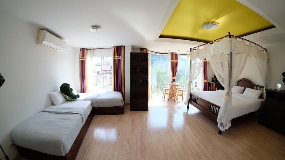 Classic Quadruple Room, Shared Bathroom | Free WiFi, bed sheets