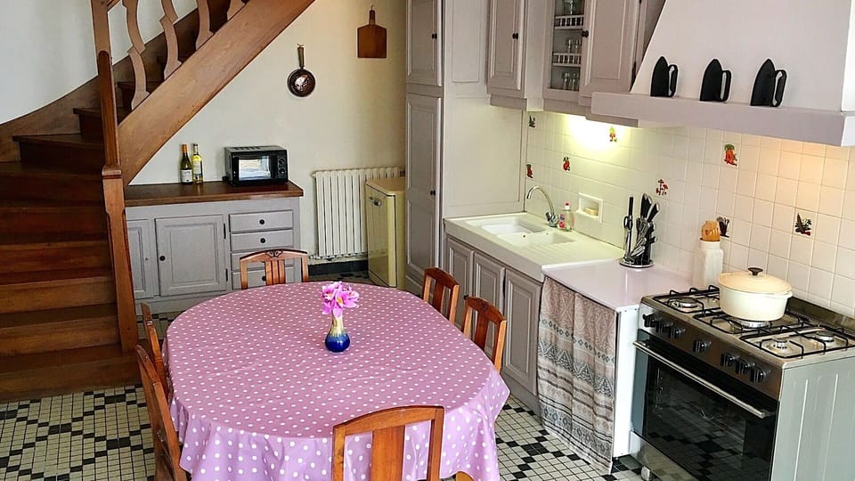 Fully equipped kitchen with large oven, dishwasher, microwave & butler sink.