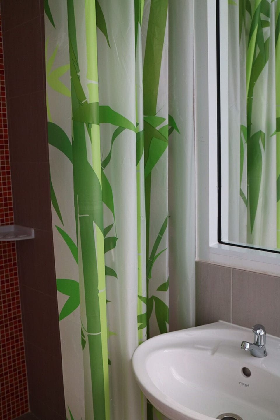 Room | Bathroom | Shower, free toiletries, hair dryer, towels