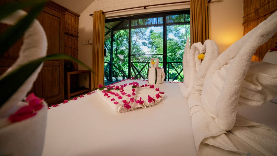 Deluxe Double Room, 1 Queen Bed | In-room safe, desk, iron/ironing board, rollaway beds (surcharge)