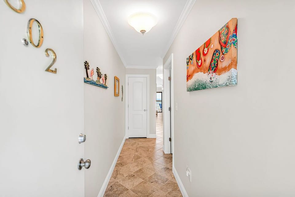 1302 Queens Court Entry
1 Bedroom / 1 Bathroom