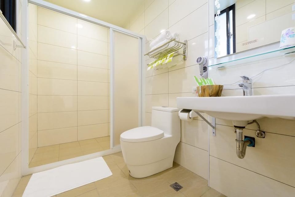 Shower, free toiletries, hair dryer, towels