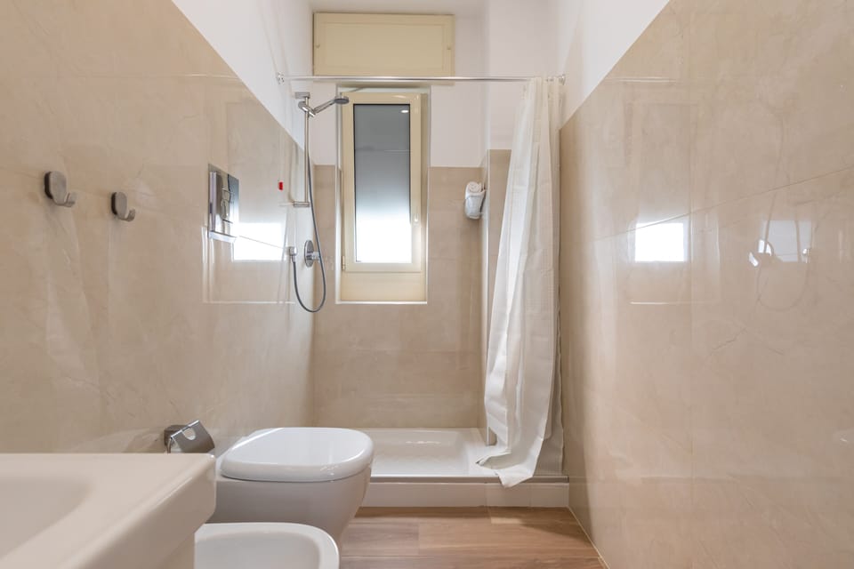 Basic Room | Bathroom | Shower, free toiletries, hair dryer, bathrobes