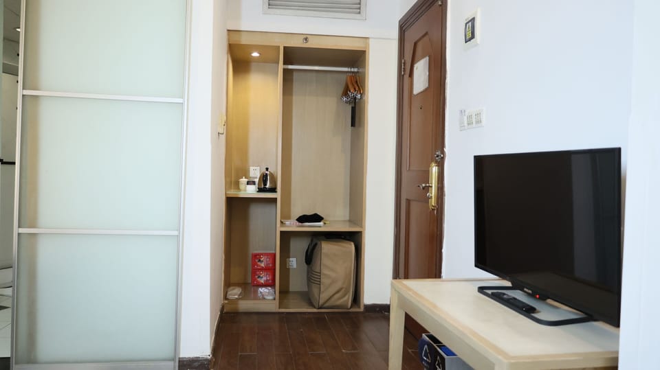 Standard Twin Bed Room | Desk, blackout drapes, soundproofing, free WiFi