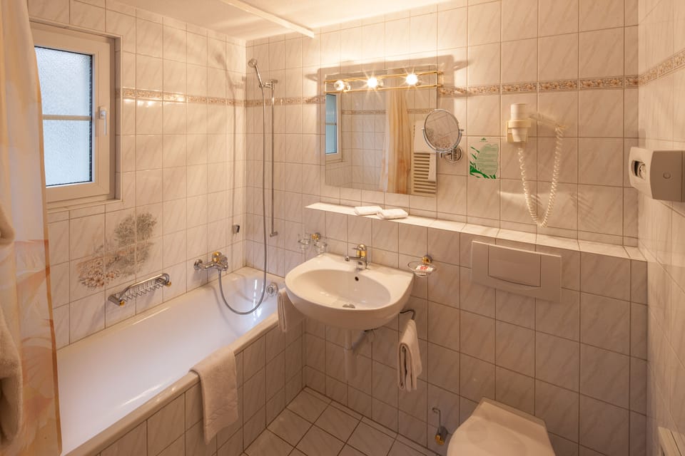 Double Room | Bathroom | Free toiletries, hair dryer, towels
