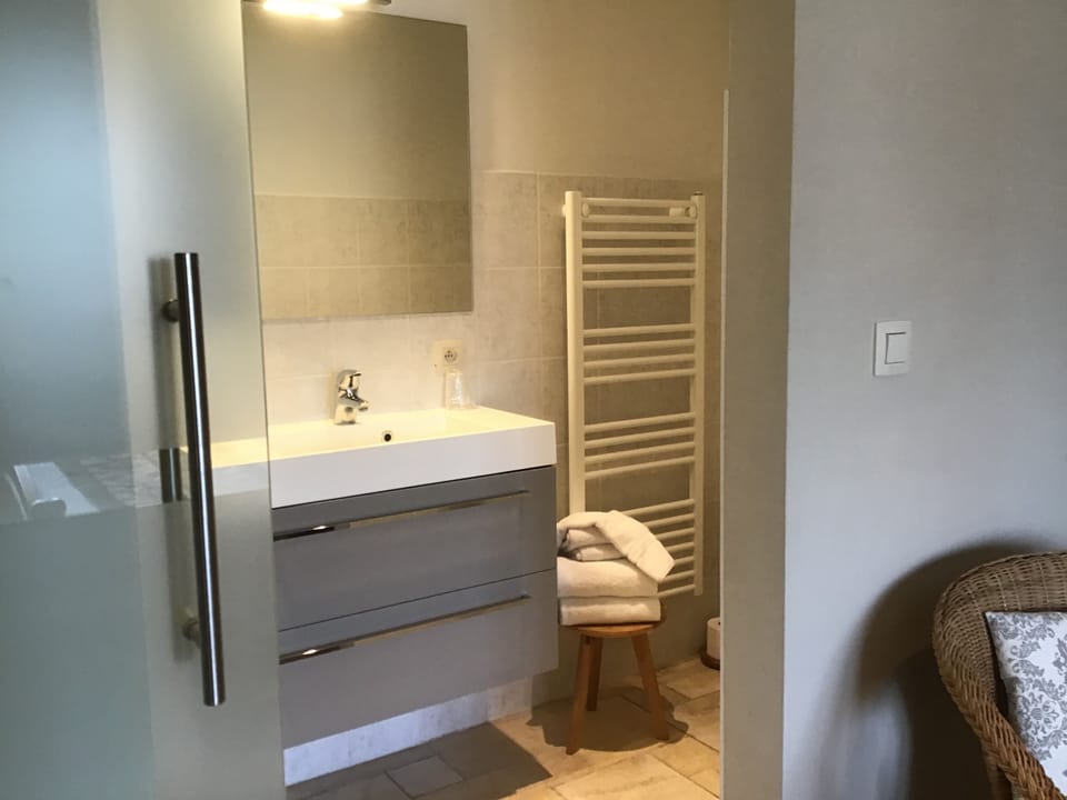 Duplex | Bathroom | Shower, free toiletries, hair dryer, towels