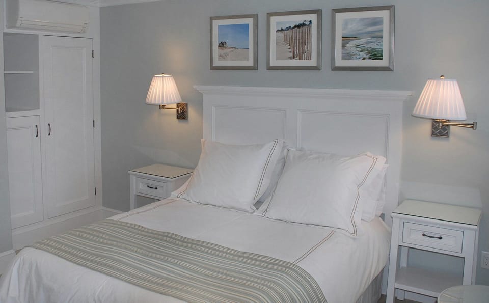 Room, 1 Queen Bed | Premium bedding, in-room safe, desk, soundproofing