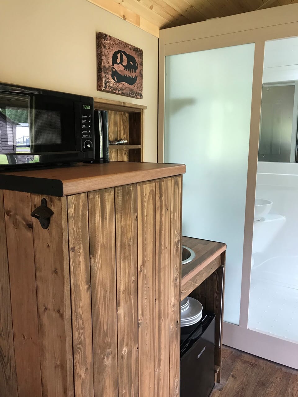 Comfort Cabin | Premium bedding, blackout drapes, iron/ironing board, free WiFi