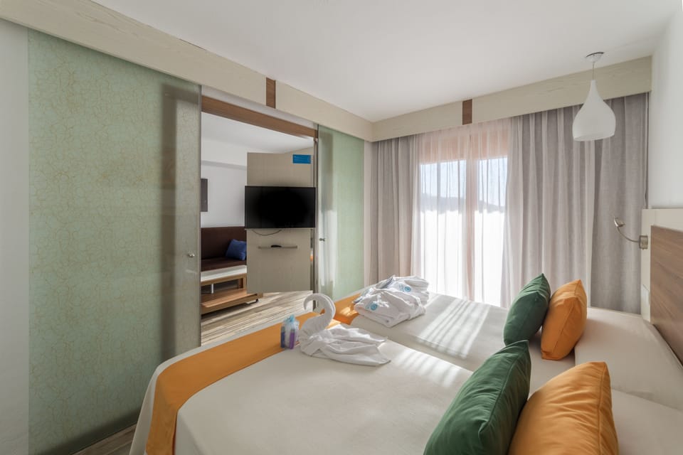 1 bedroom, in-room safe, desk, laptop workspace