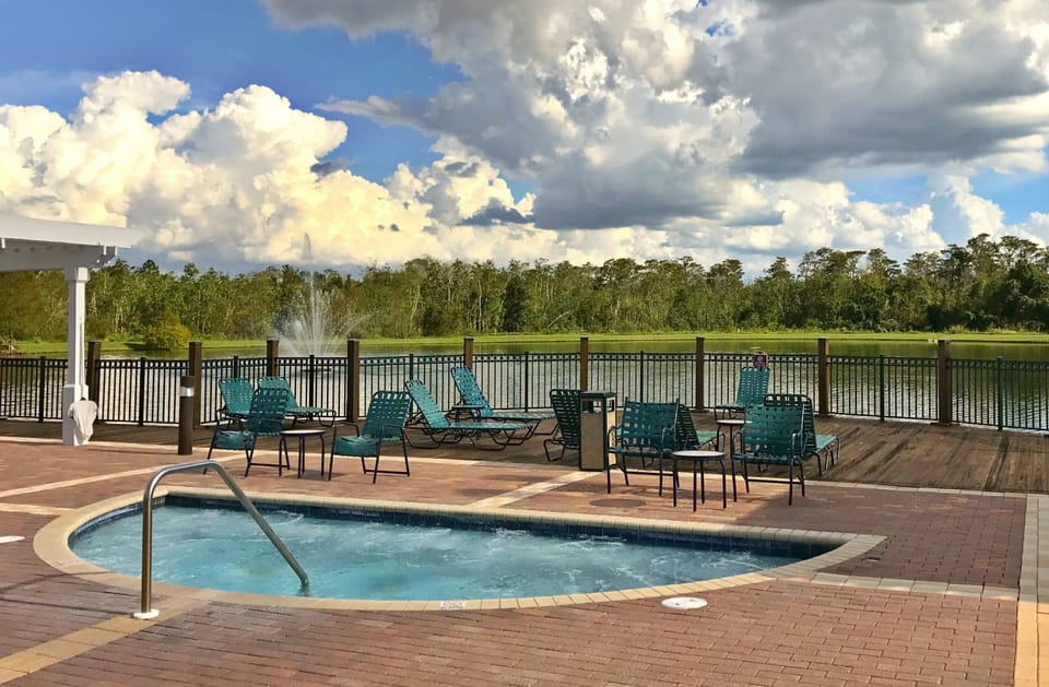 Hot Tub over looking the lake and the pool