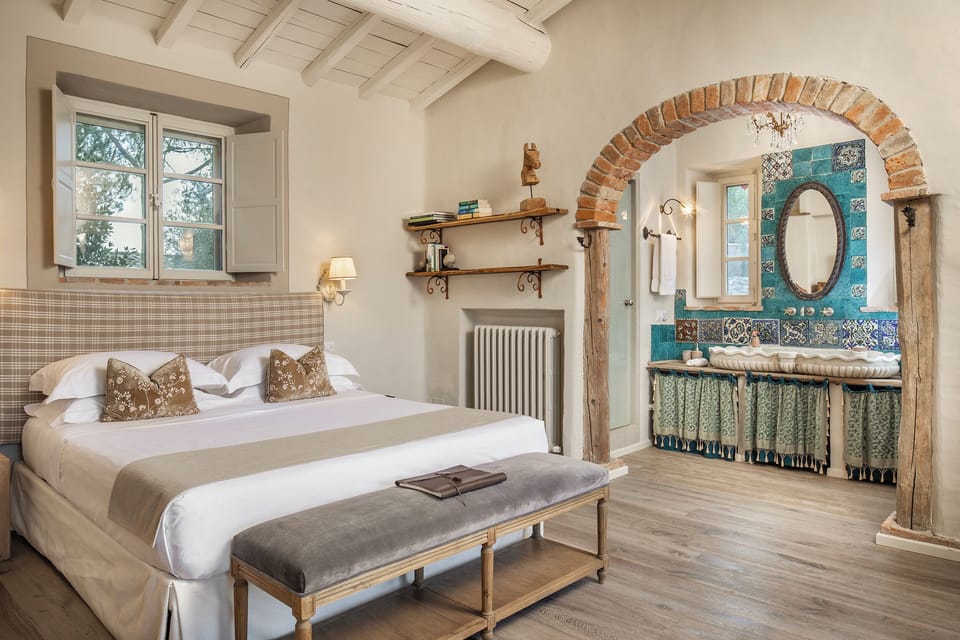 Deluxe Room | Bathroom | Rainfall showerhead, free toiletries, hair dryer, bathrobes