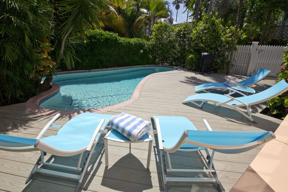 Enjoy sunbathing in complete privacy. 