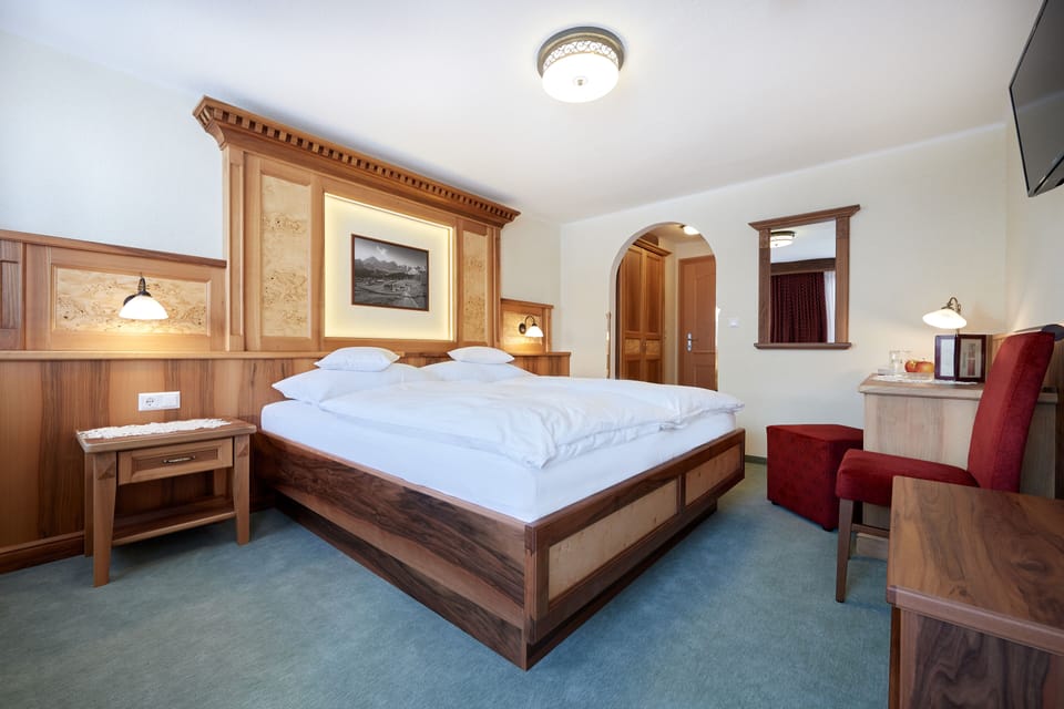 Basic Double Room, 1 Double Bed | In-room safe, desk, soundproofing, WiFi (free)