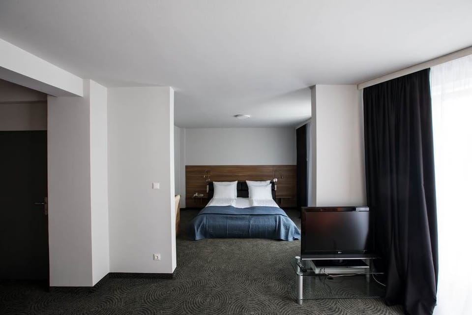 Apartment | Premium bedding, minibar, desk, blackout drapes