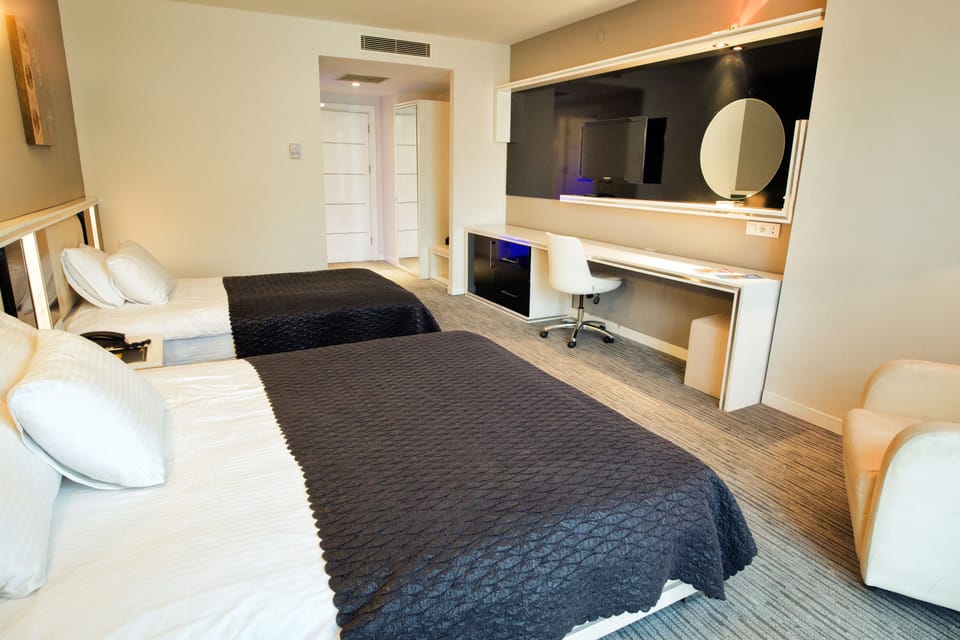 Comfort Twin Room | Premium bedding, minibar, in-room safe, desk