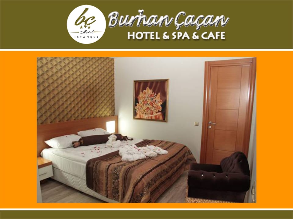 Deluxe Suite | Minibar, in-room safe, soundproofing, iron/ironing board