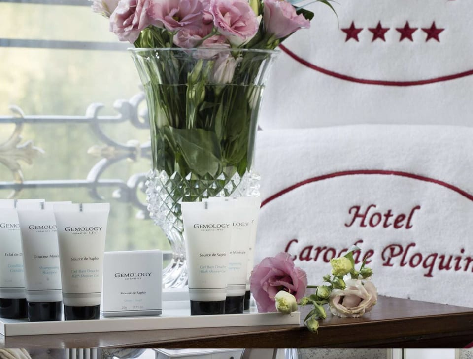 Comfort Double Room, Ensuite, Park View | Bathroom | Free toiletries, hair dryer, bathrobes, slippers