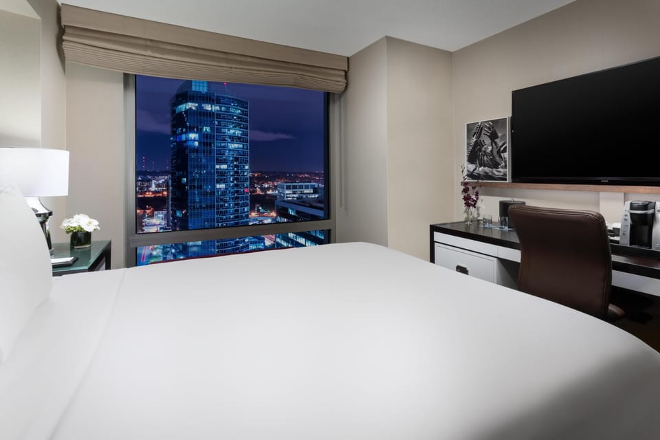 Premium bedding, in-room safe, desk, laptop workspace