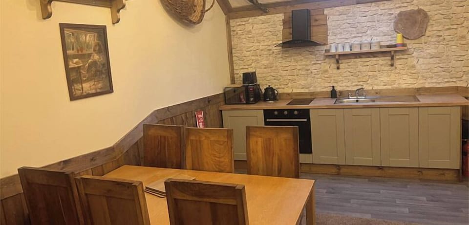 Deluxe Apartment | Private kitchen | Fridge, electric kettle