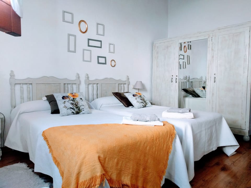 Apartment, 1 Bedroom | Blackout drapes, free cribs/infant beds, rollaway beds, free WiFi