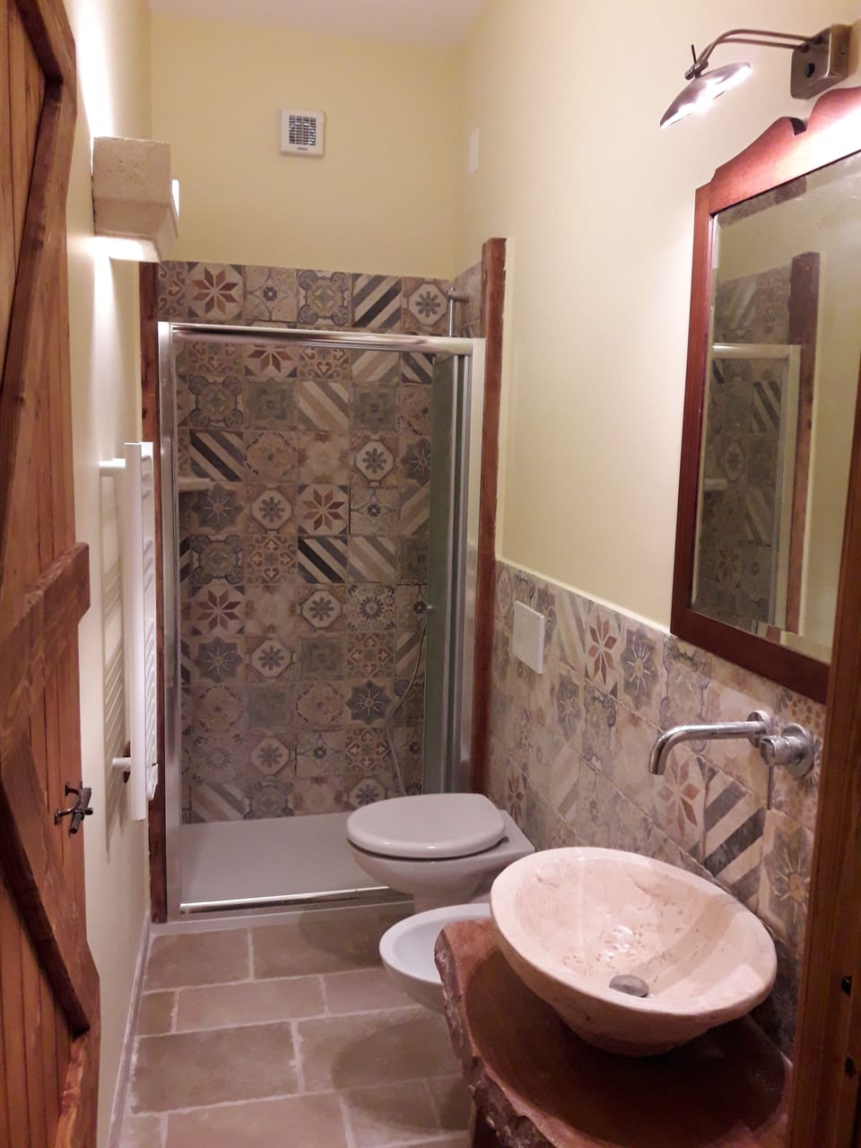 Triple Room (Carrubo) | Bathroom | Free toiletries, hair dryer, bidet, towels