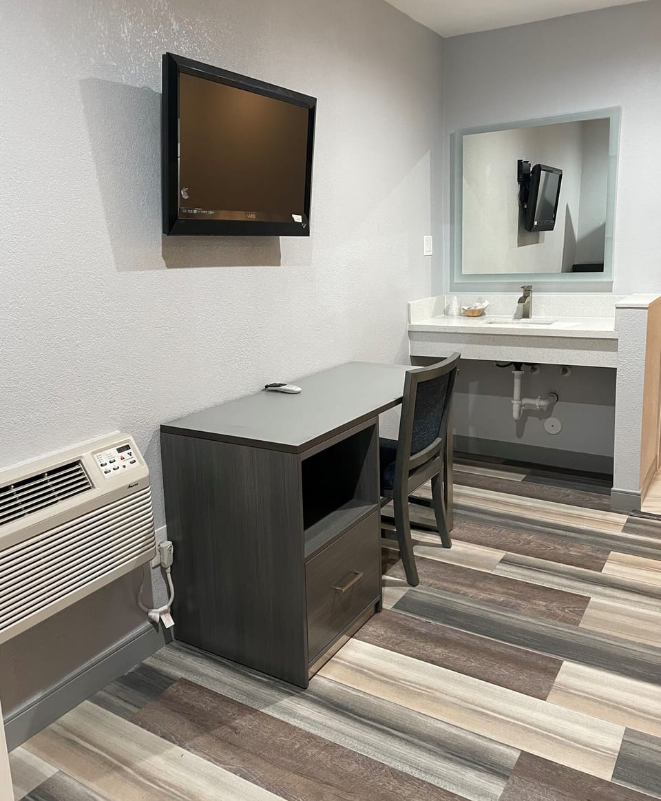 Honeymoon Room, Jetted Tub | Iron/ironing board (on request), WiFi (free), bed sheets