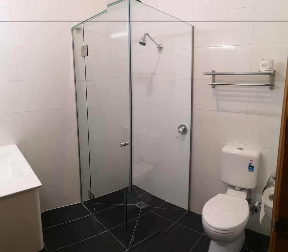 Superior Twin Room (Hidden bunk bed available on request) | Bathroom | Shower, rainfall showerhead, free toiletries, towels