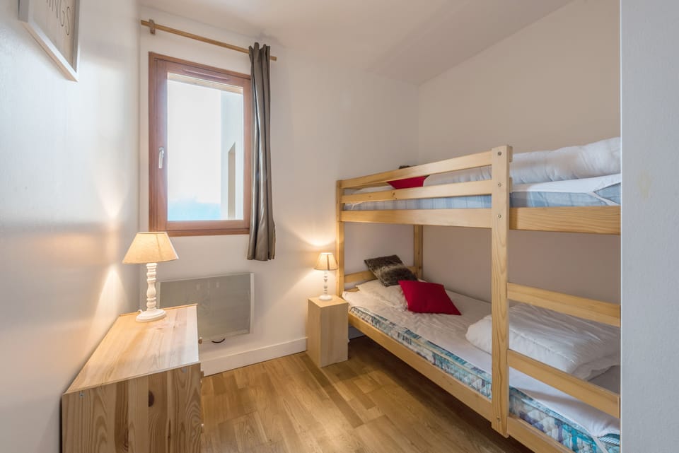 Classic Apartment, 3 Bedrooms (T4) | Children's theme room