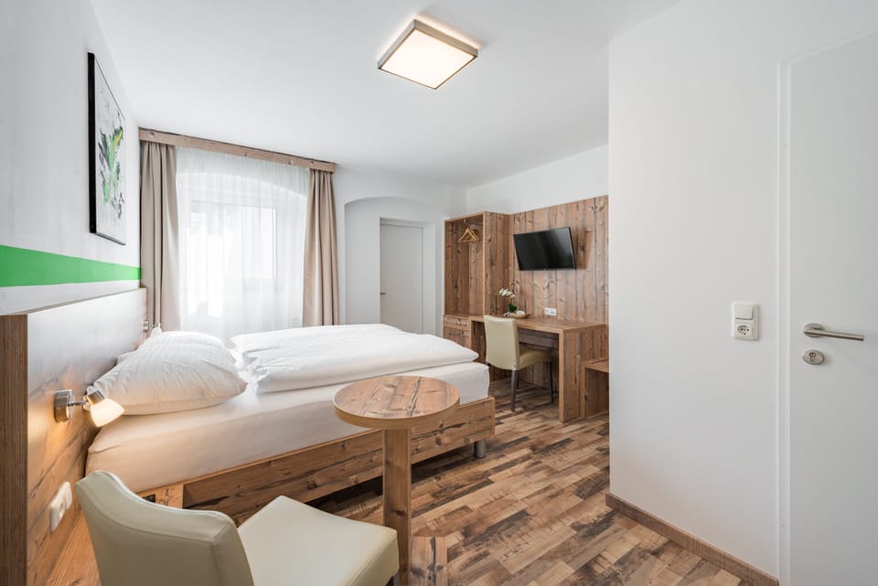 Standard Double Room, 1 Bedroom, Ensuite | Select Comfort beds, desk, laptop workspace, blackout drapes