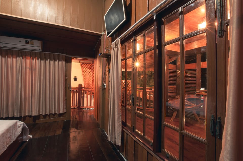 Standard Double Room | Free WiFi, bed sheets