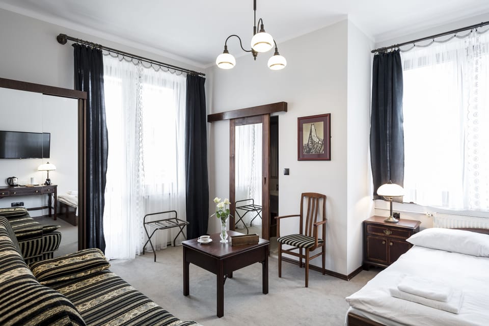 Standard Triple Room, Mountain View | Premium bedding, in-room safe, desk, laptop workspace