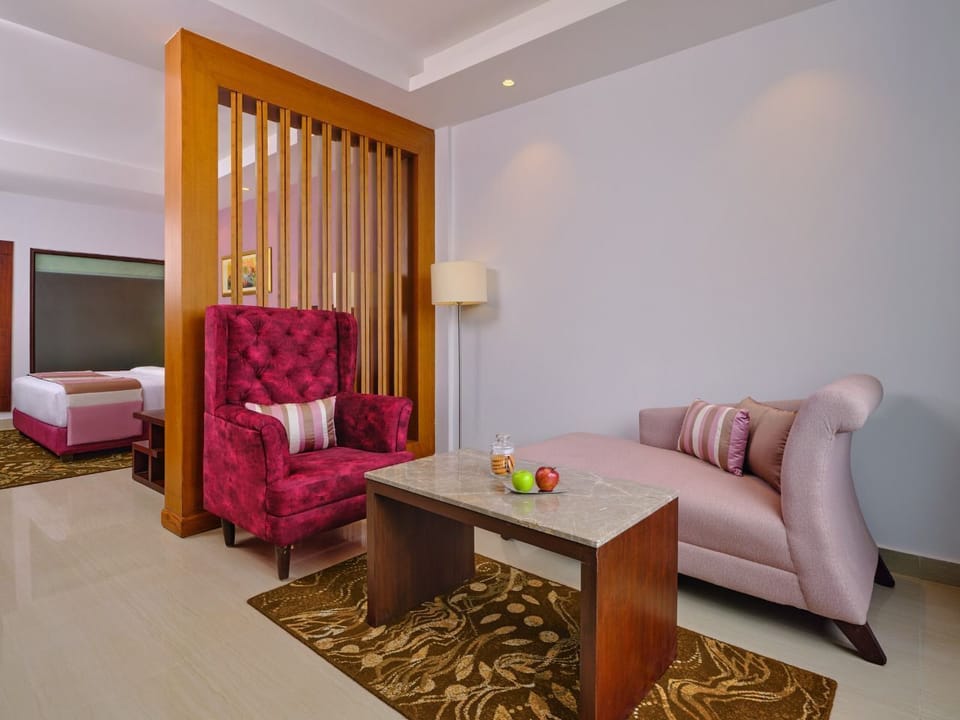 Junior Suite | Living area | LCD TV, heated floors